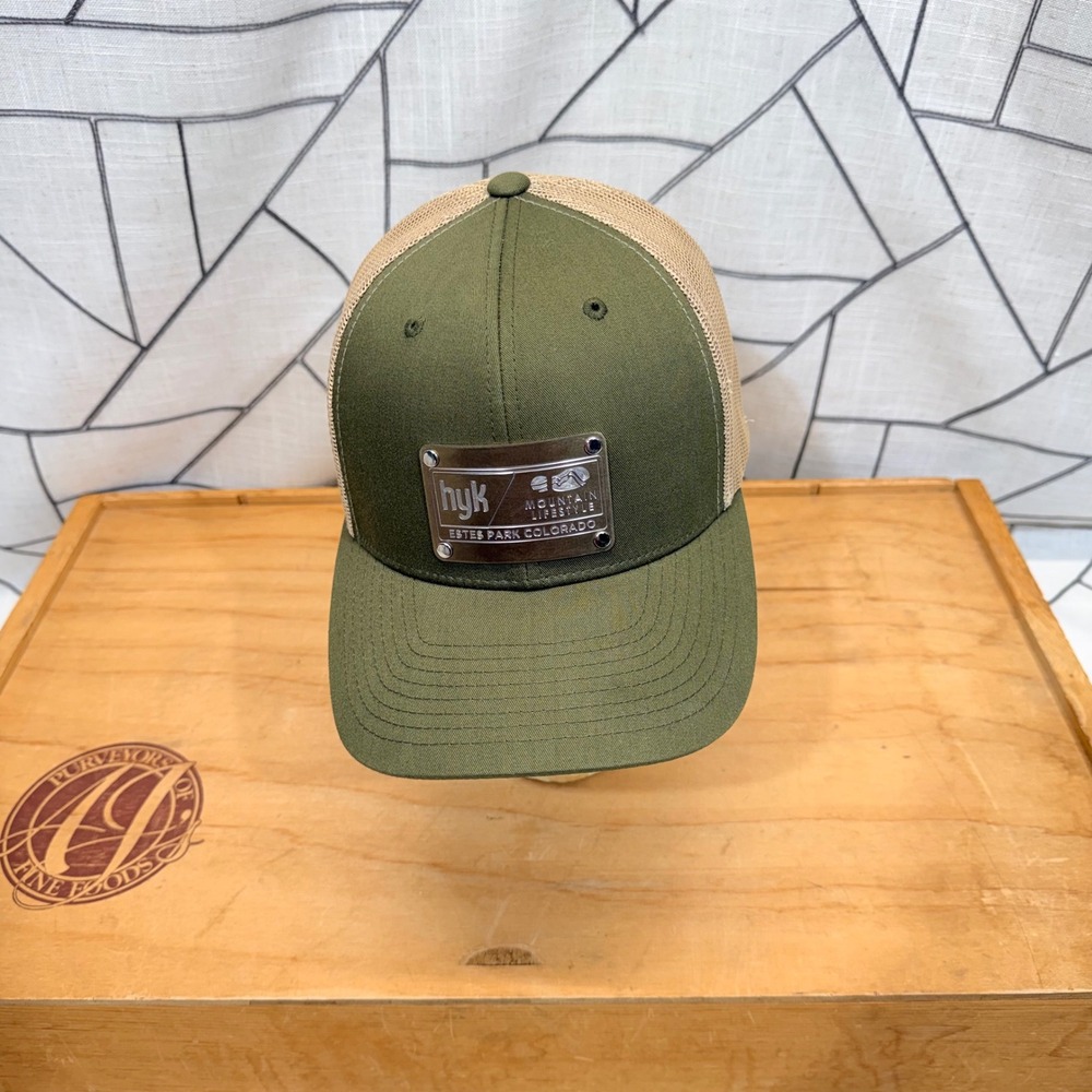 Milspin Hyk Mountain Lifestyle Estes Park Colorado Metal Plate Trucker Hat Green